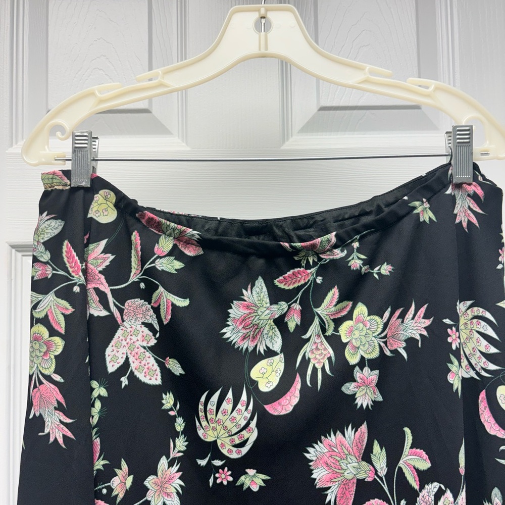 Dressbarn Woman Black Floral Midi Skirt – Size 16W - Picture 3 of 15